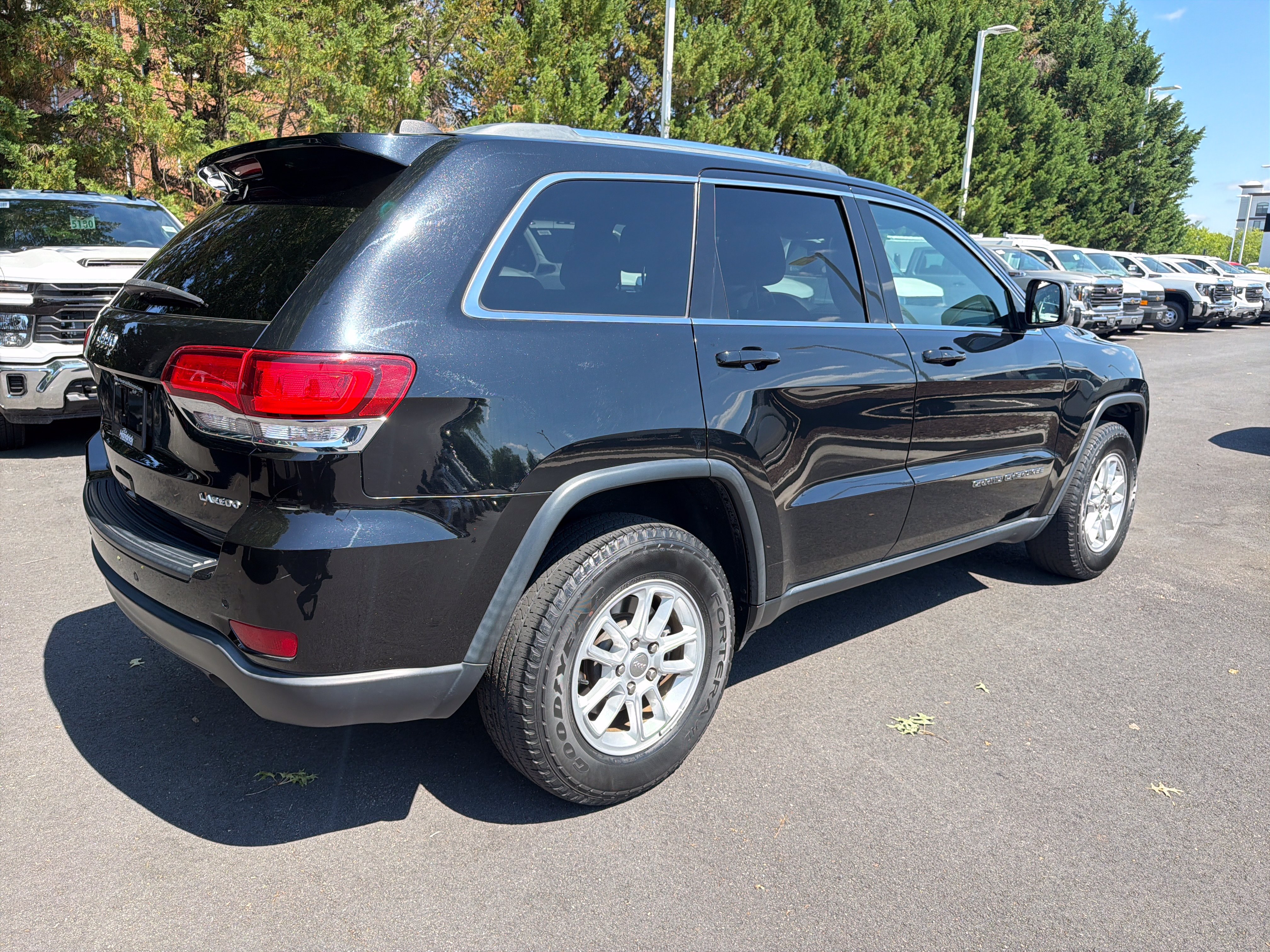 Used 2020 Jeep Grand Cherokee Laredo AWD/4WD image 10