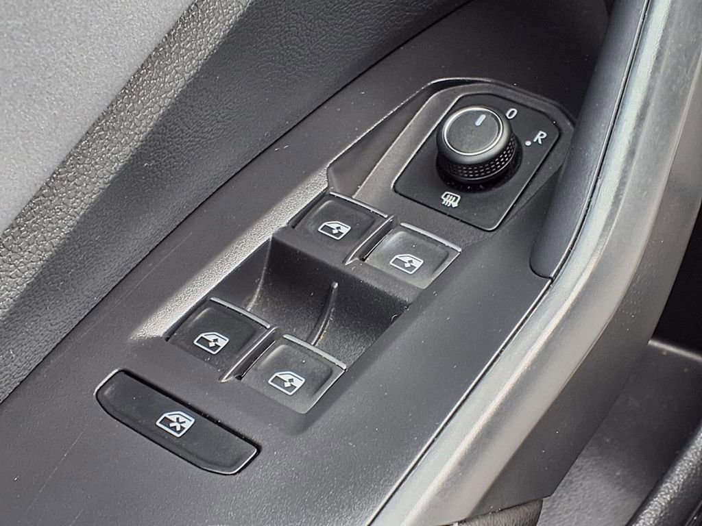 Used 2025 Volkswagen Jetta SE image 16