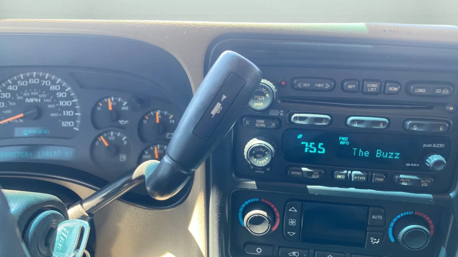 Used 2004 Chevrolet Silverado 2500 LT RWD image 15