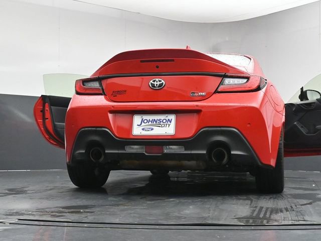 Used 2025 Toyota GR86 Premium w/ Performance Package RWD image 39