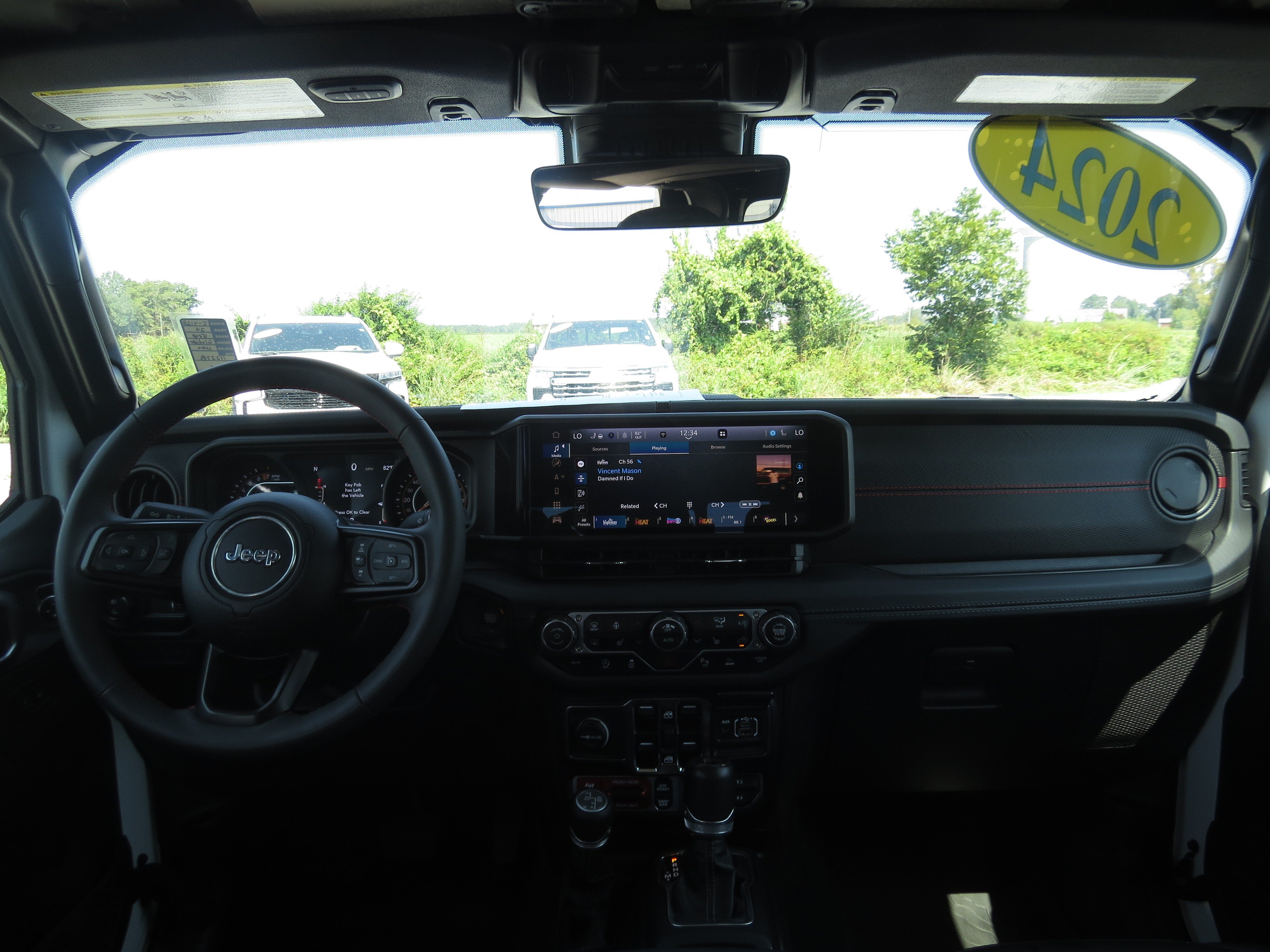 Used 2024 Jeep Gladiator Rubicon AWD/4WD image 14