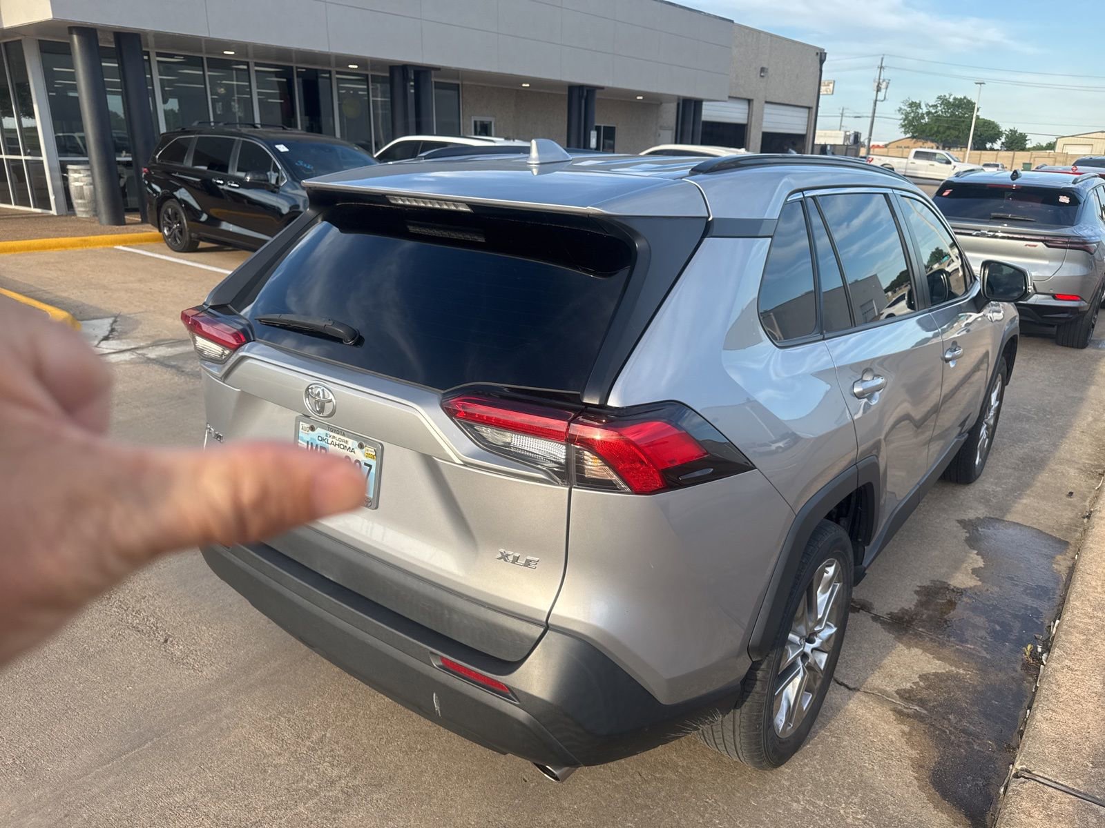 Used 2019 Toyota RAV4 XLE Premium FWD image 5