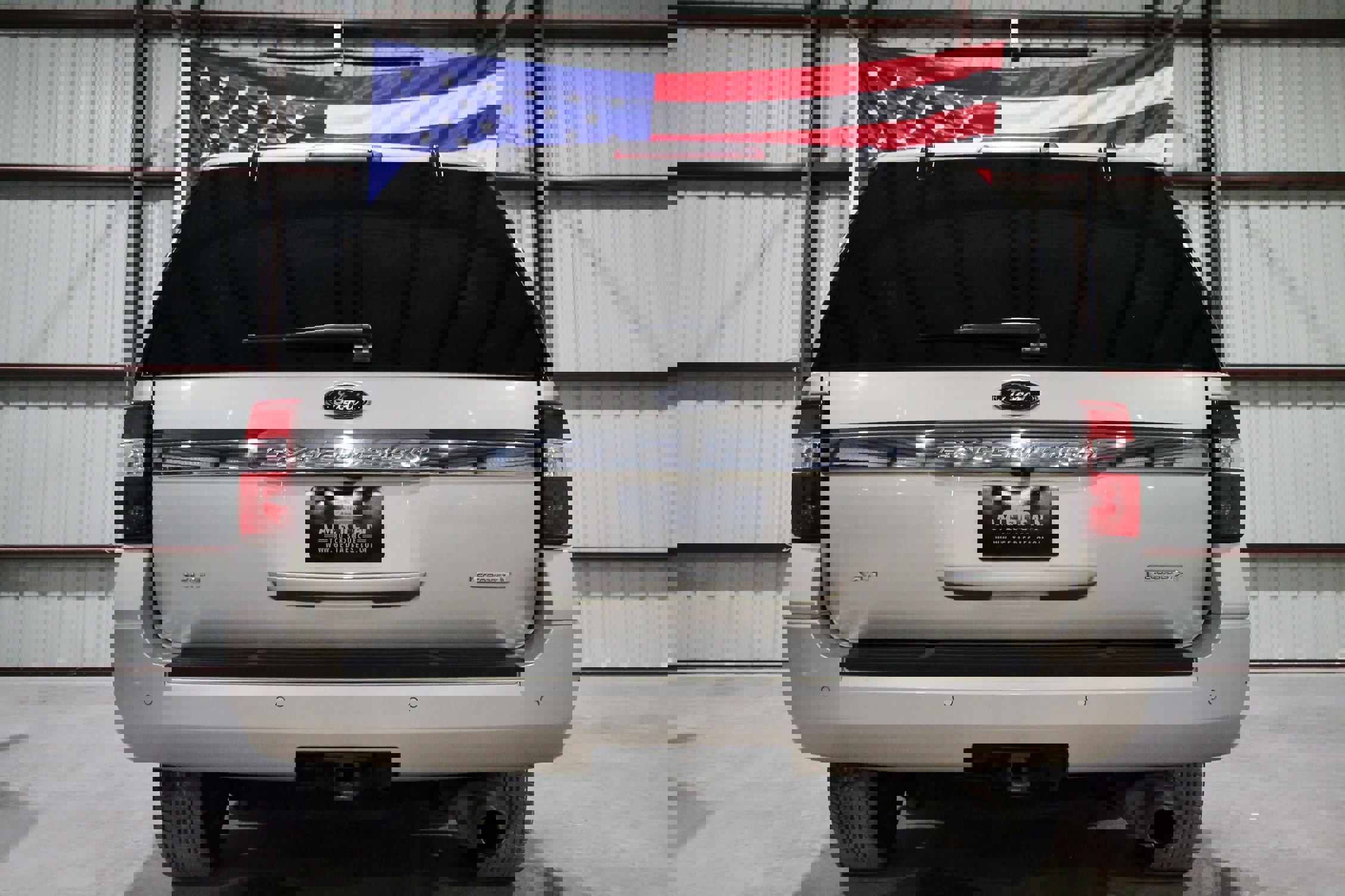 Used 2017 Ford Expedition XLT w/ Equipment Group 202A RWD image 9