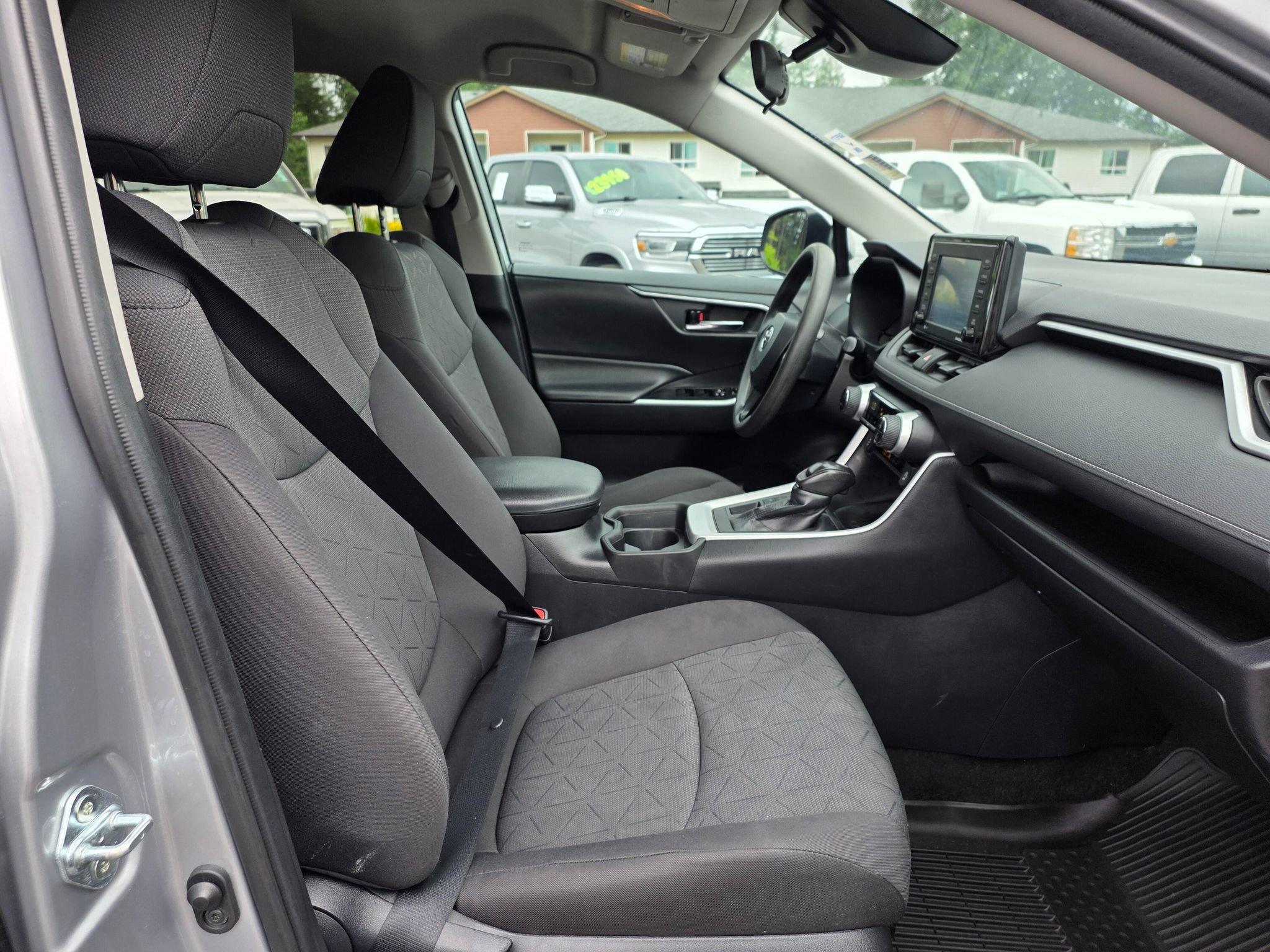 Used 2021 Toyota RAV4 XLE AWD/4WD image 25