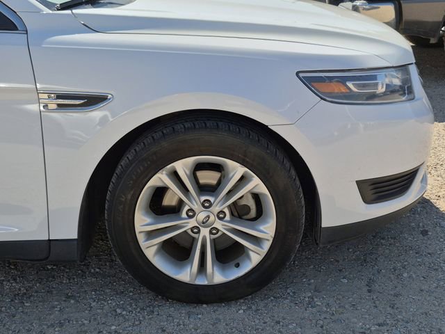 Used 2018 Ford Taurus SE FWD image 5