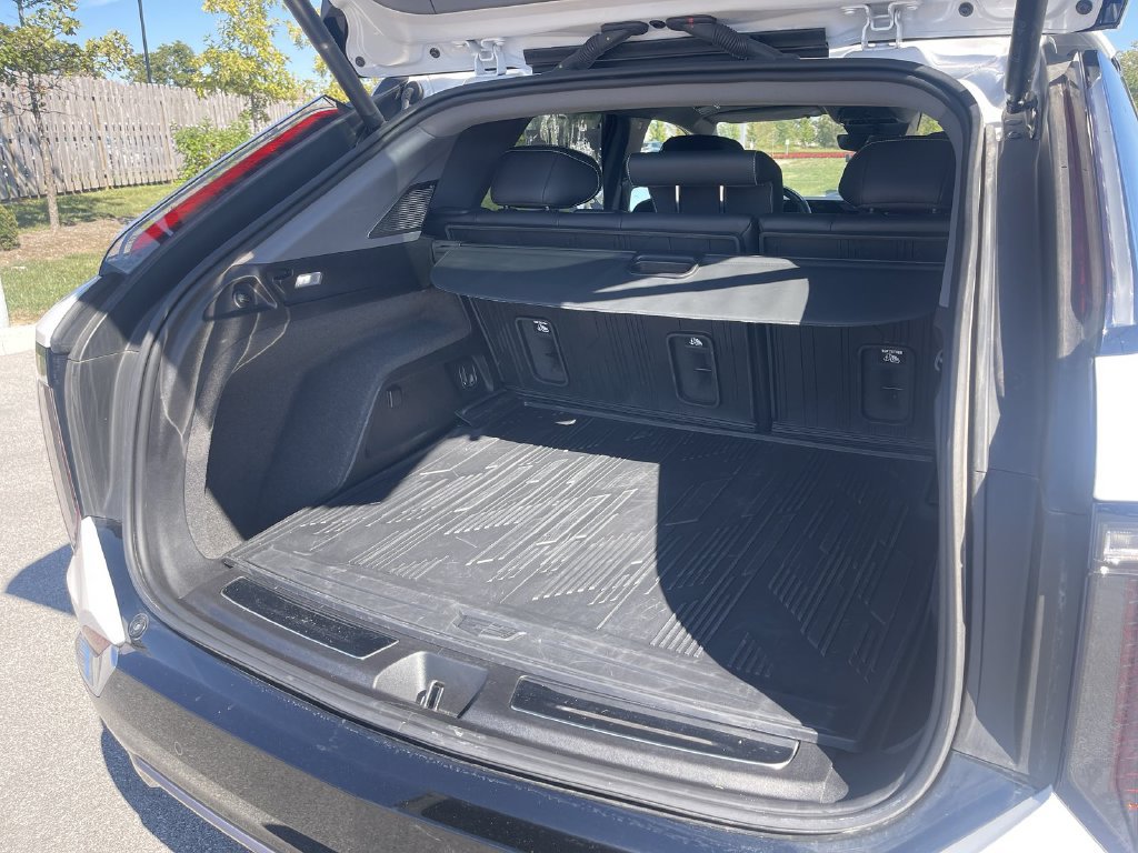 Certified 2025 Cadillac Optiq Luxury 2 w/ LPO, Floor Liner Package AWD/4WD image 16