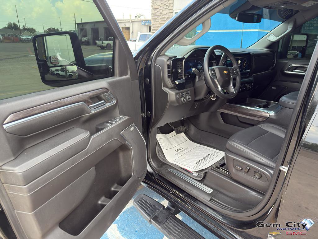 Used 2024 Chevrolet Silverado 2500 LTZ w/ LTZ Convenience Package image 15