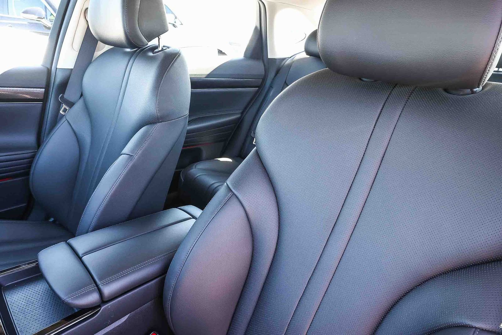 Used 2025 Genesis G80 2.5T image 26