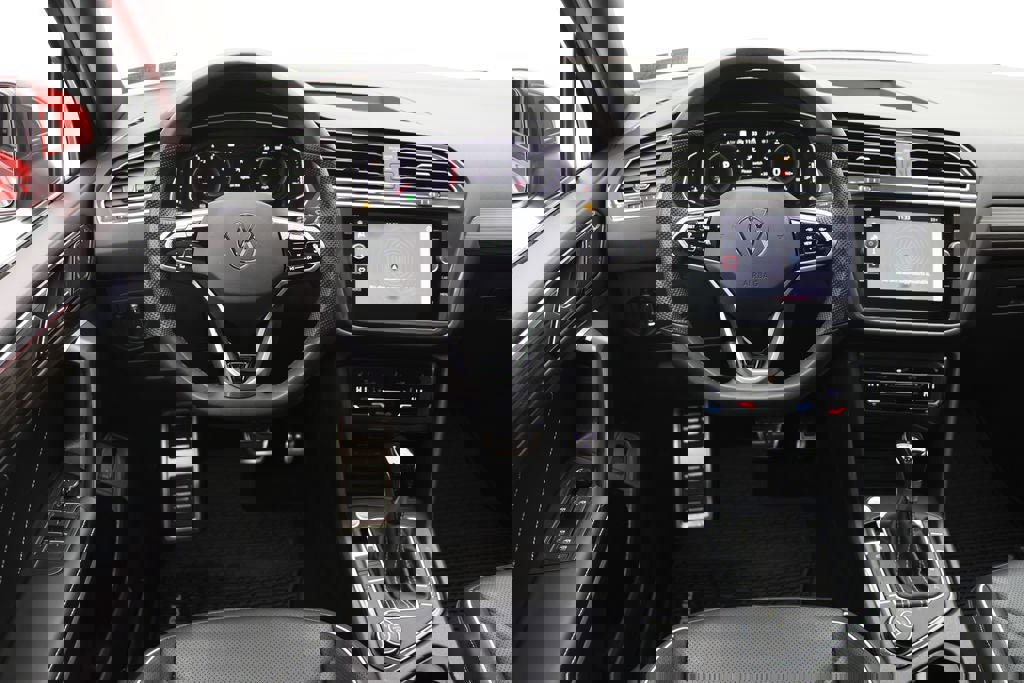 Used 2024 Volkswagen Tiguan SEL R-Line image 14