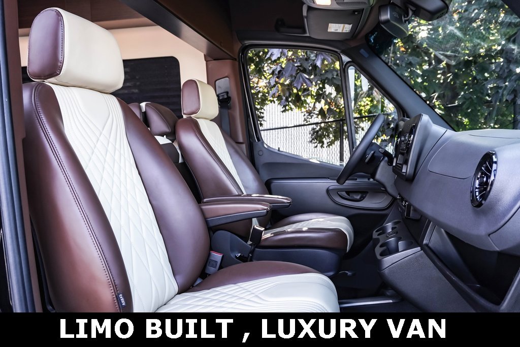 Used 2023 Mercedes-Benz Sprinter 2500 image 14