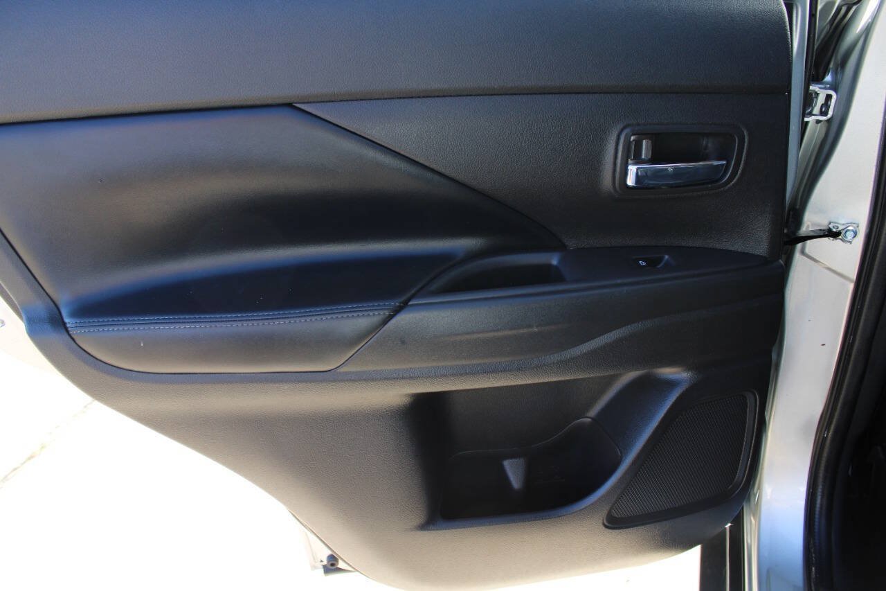 Used 2020 Mitsubishi Outlander SEL FWD image 13