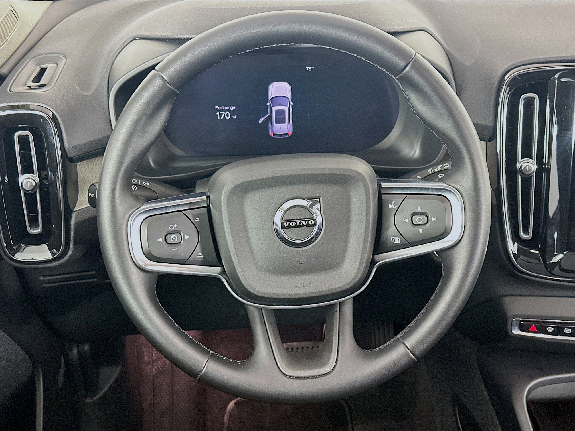 Used 2025 Volvo XC40 B5 Core image 18