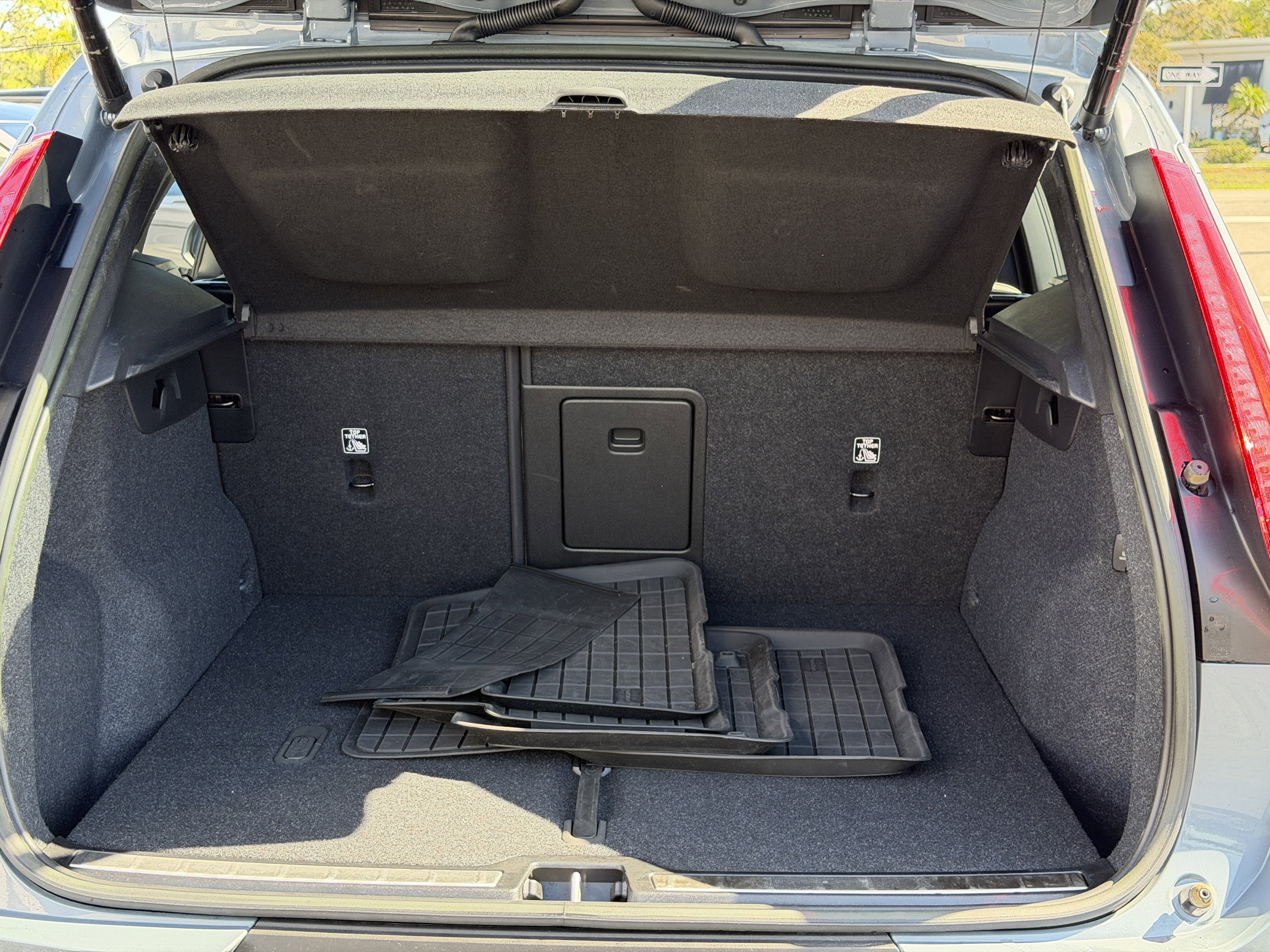 Certified 2023 Volvo XC40 B5 Plus w/ Protection Package Premier image 9