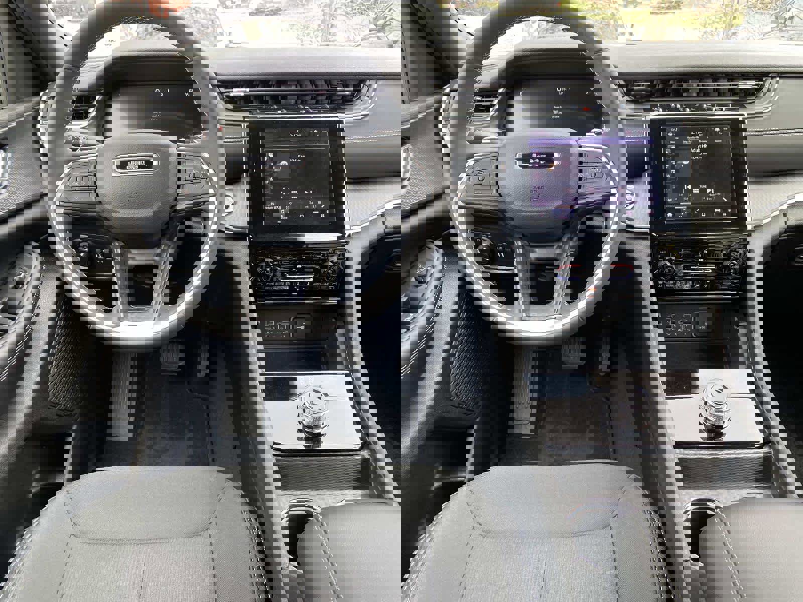 Certified 2025 Jeep Grand Cherokee Laredo w/ Luxury Tech Group I AWD/4WD image 10