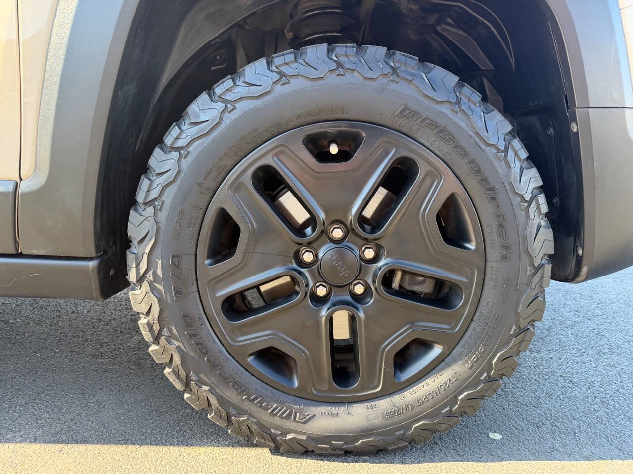 Used 2017 Jeep Renegade Trailhawk image 29