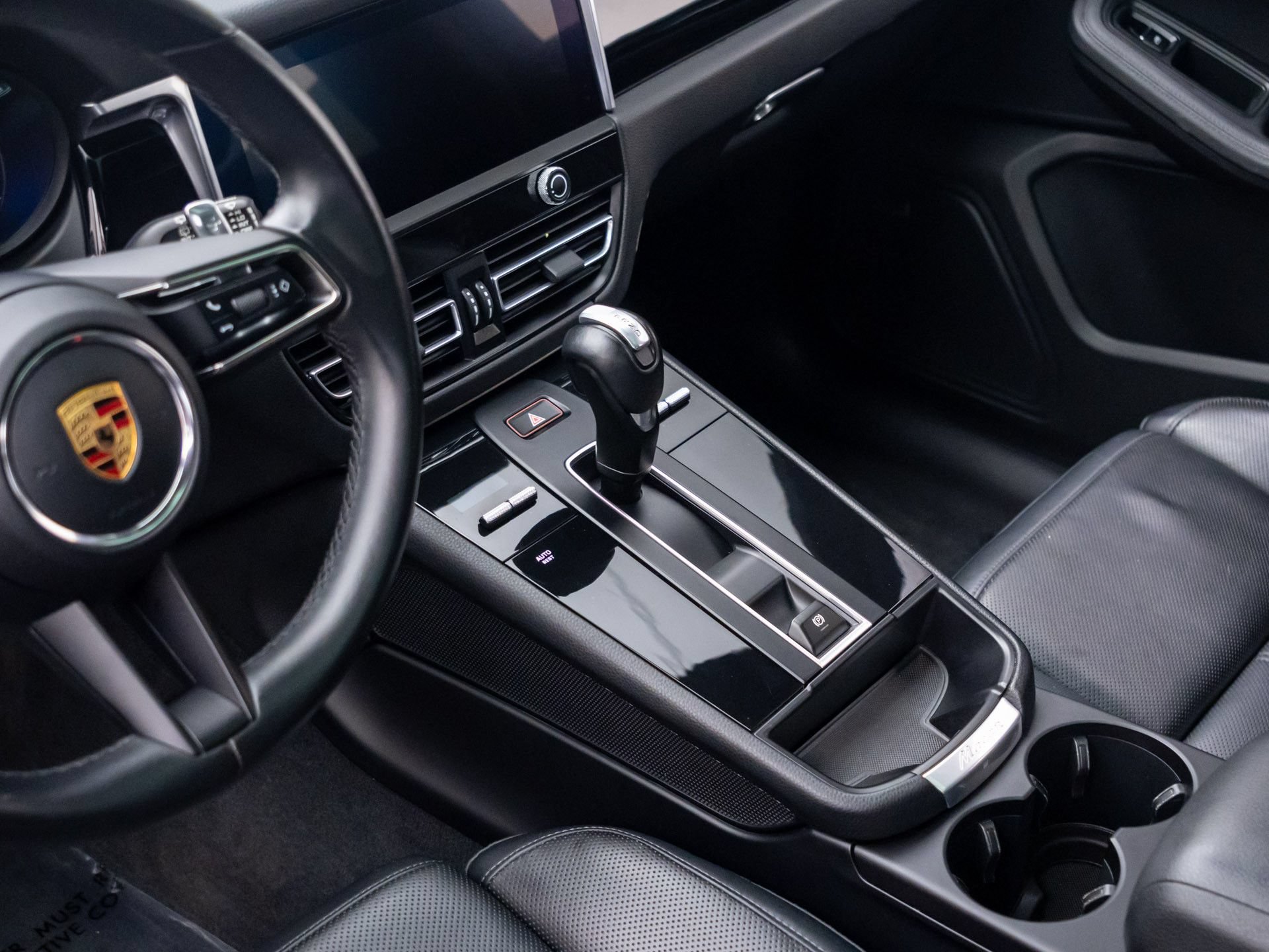 Certified 2024 Porsche Macan w/ Premium Plus Package AWD/4WD image 13