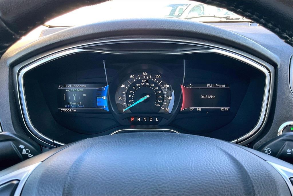 Used 2017 Ford Fusion SE w/ Equipment Group 201A image 21