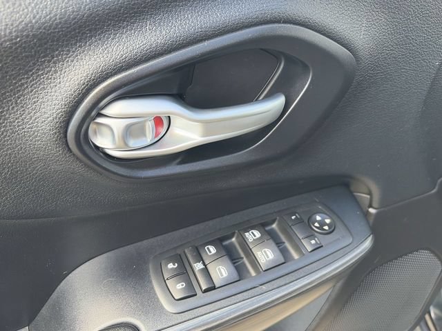 Used 2016 Jeep Cherokee Limited FWD image 22