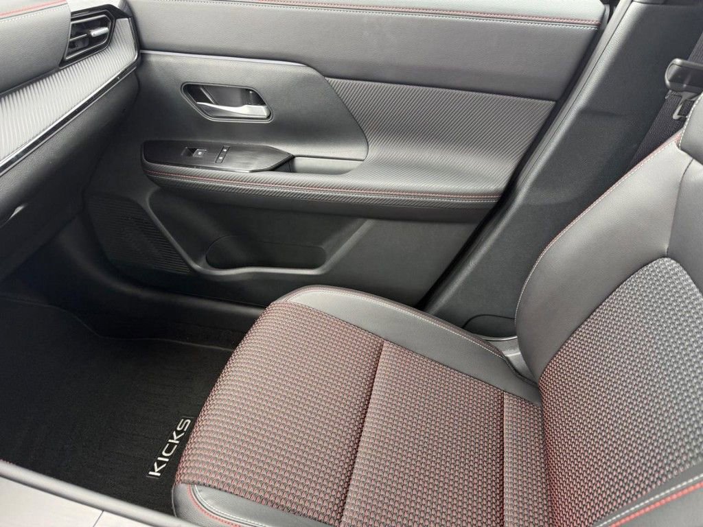 Used 2025 Nissan Kicks SR image 18