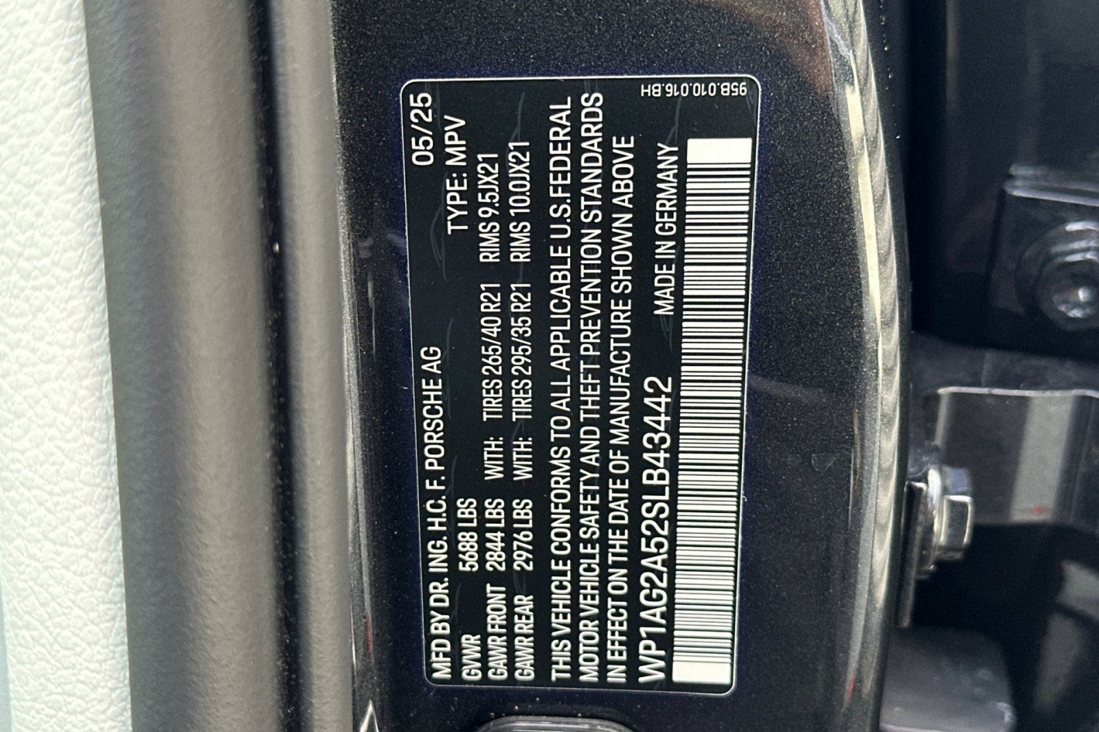 Certified 2025 Porsche Macan S image 29