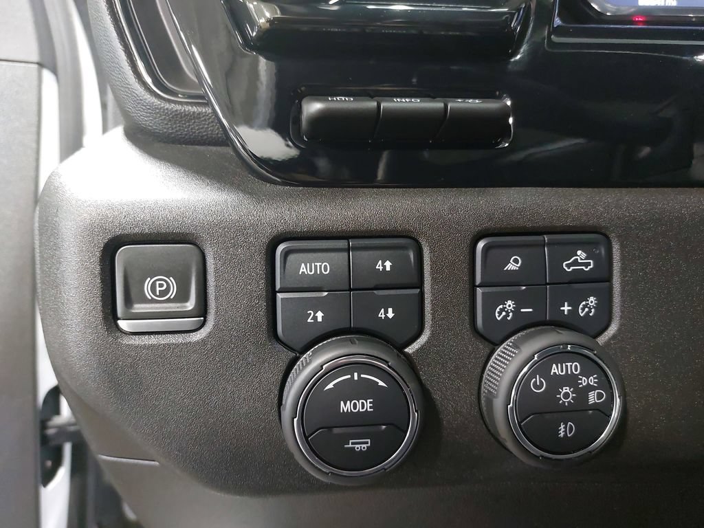 Used 2024 Chevrolet Silverado 2500 ZR2 w/ Technology Package AWD/4WD image 26