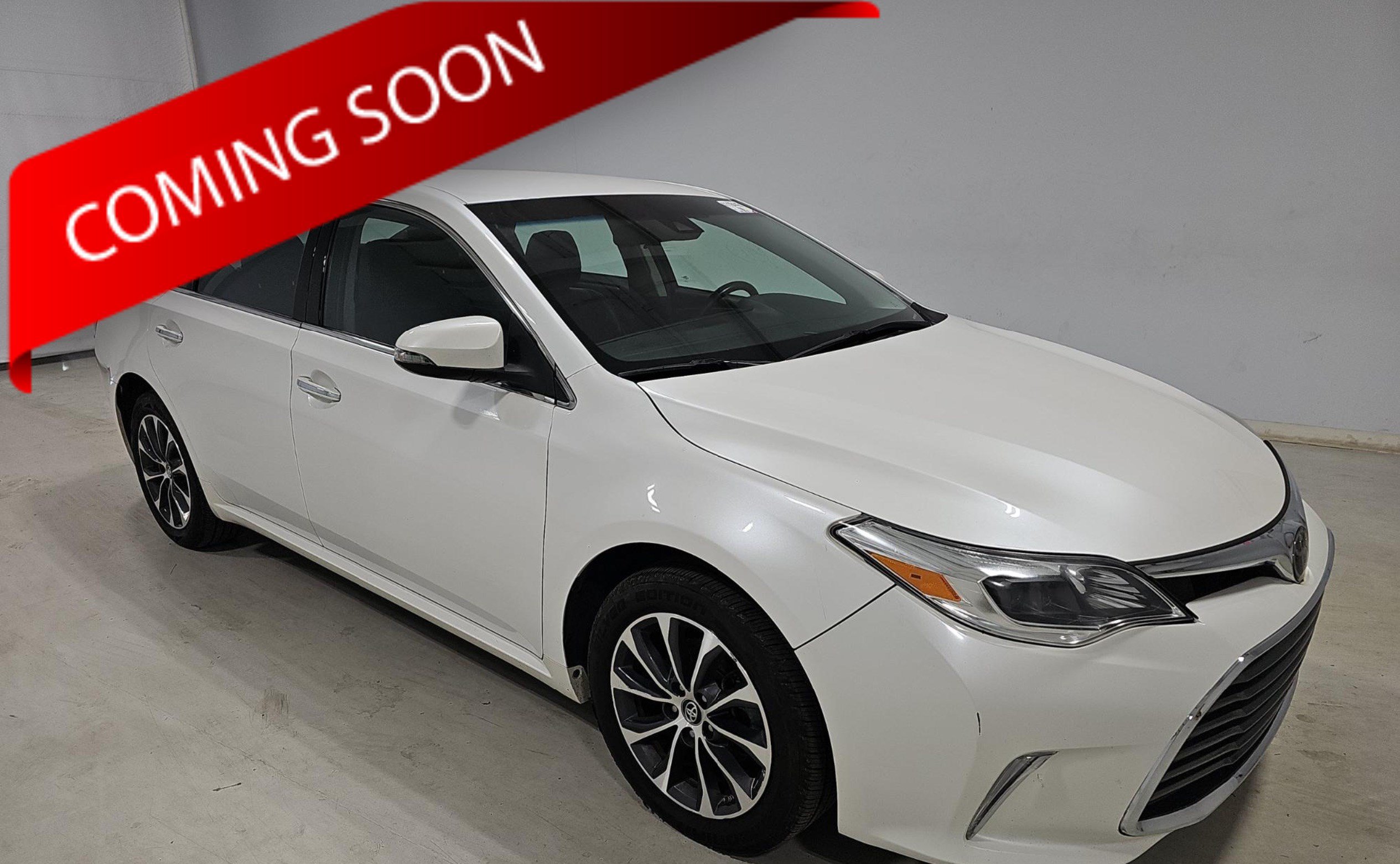 Used 2018 Toyota Avalon XLE FWD image 1