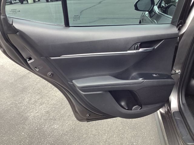 Used 2020 Toyota Camry SE FWD image 25