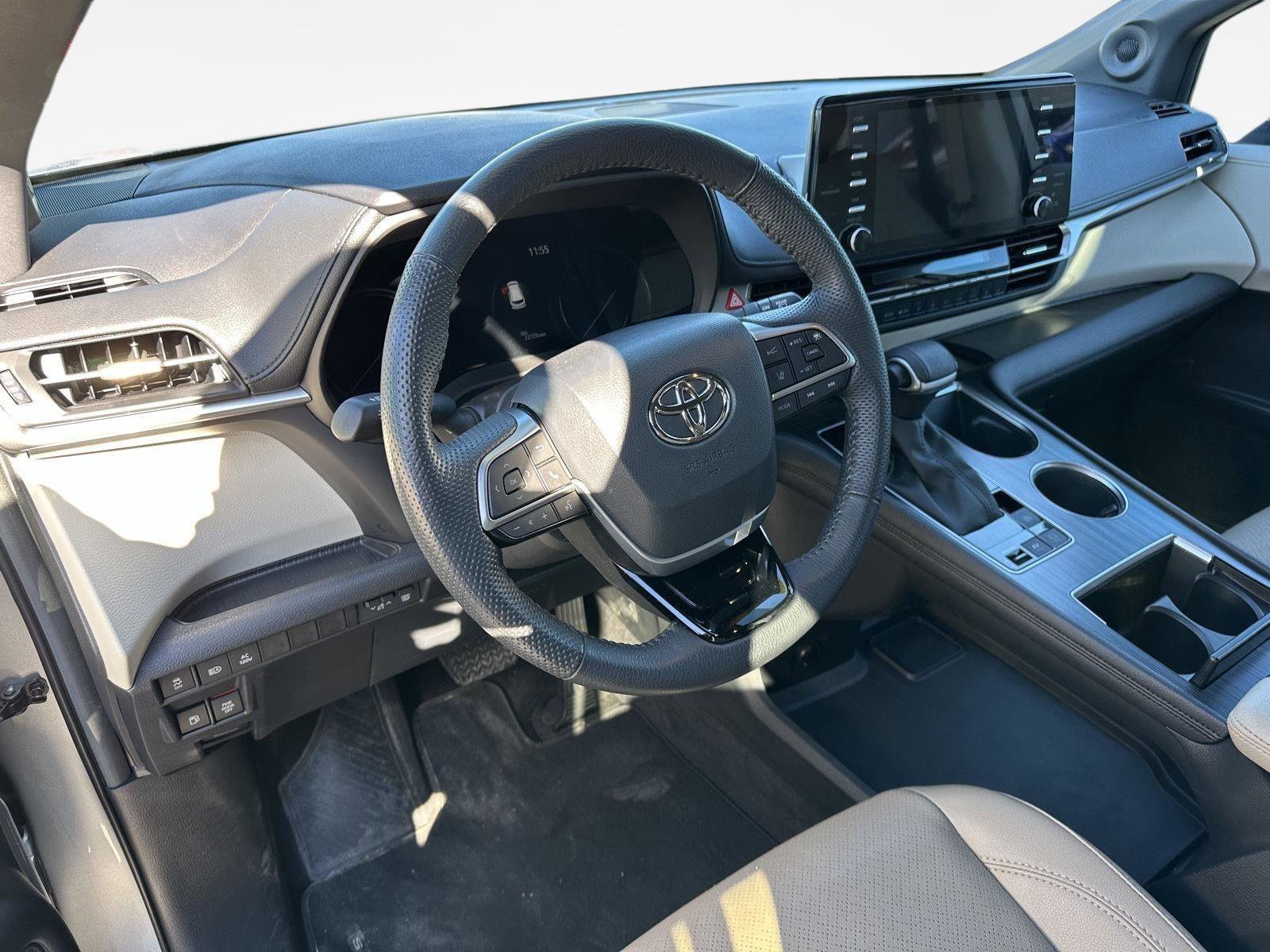 Certified 2023 Toyota Sienna Limited image 54