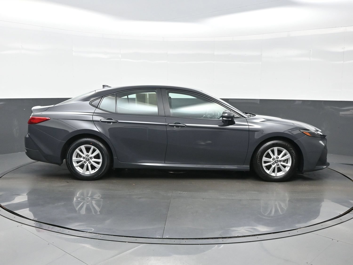 Used 2025 Toyota Camry LE FWD image 7