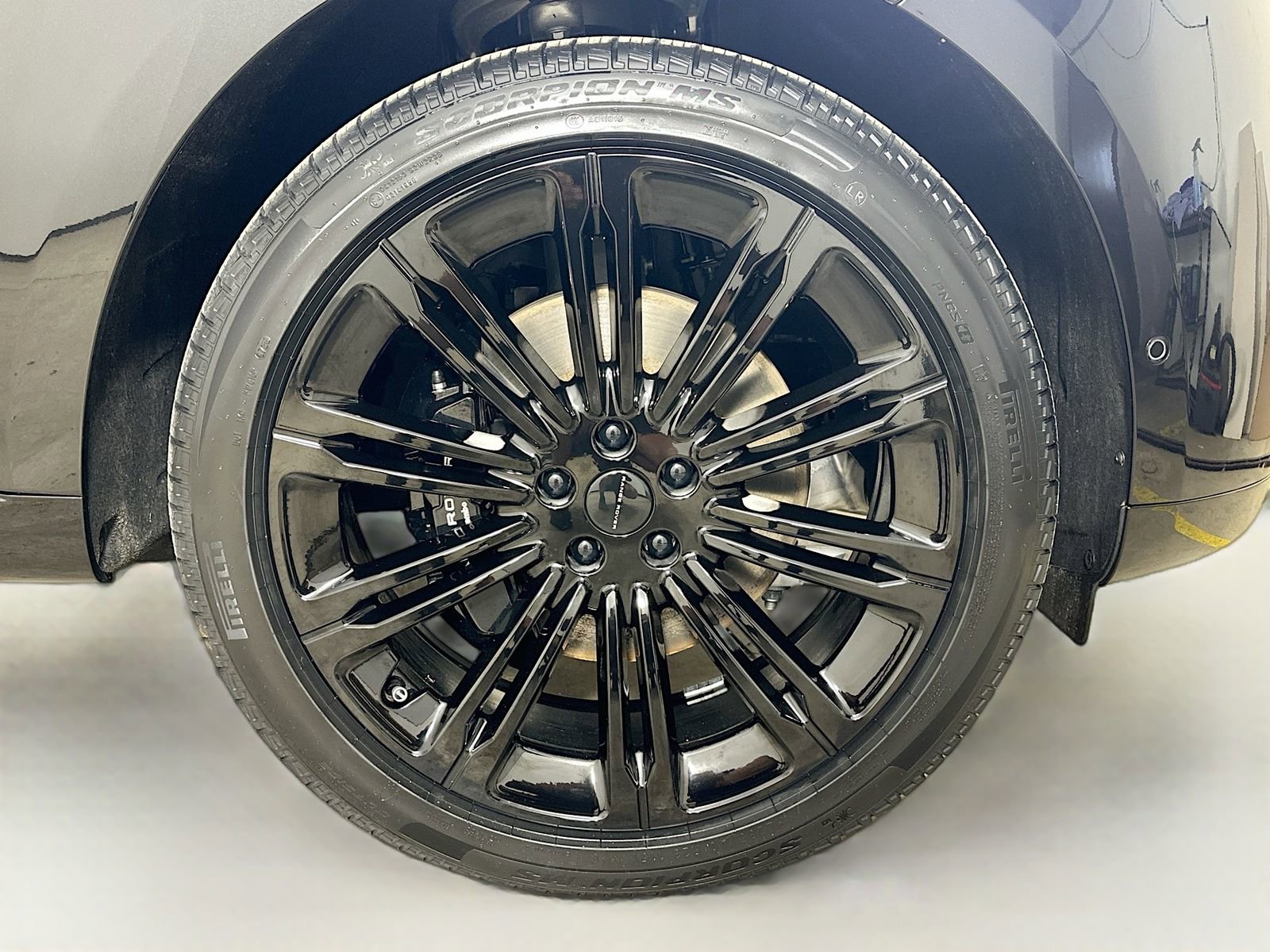 New 2026 Land Rover Range Rover Long Wheelbase SE AWD/4WD image 11