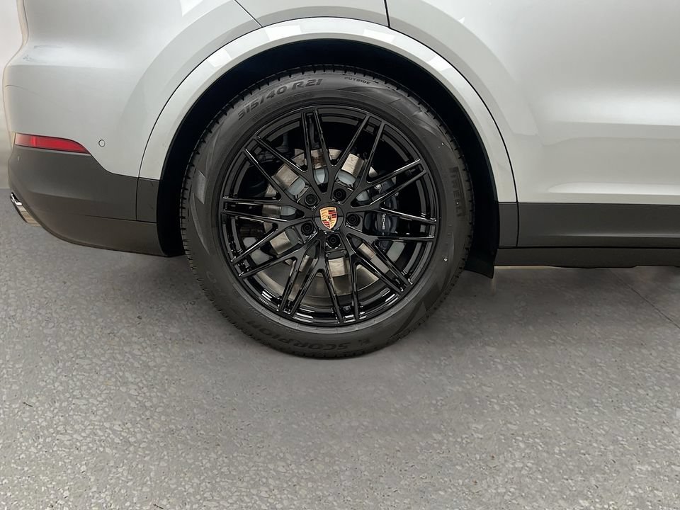New 2026 Porsche Cayenne Coupe AWD/4WD image 33