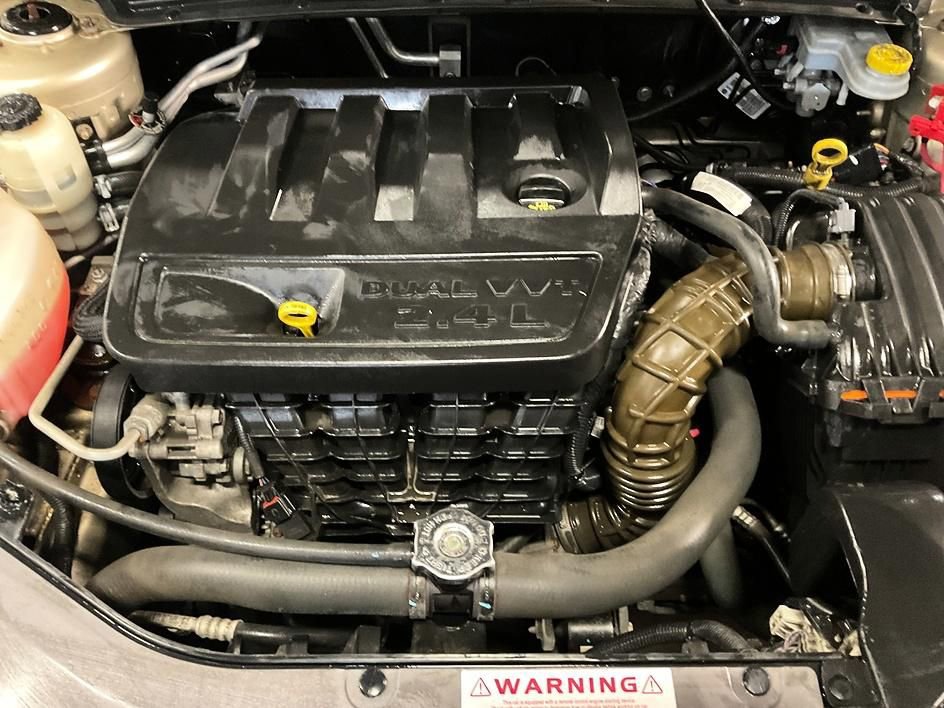 Used 2010 Chrysler Sebring Limited image 7