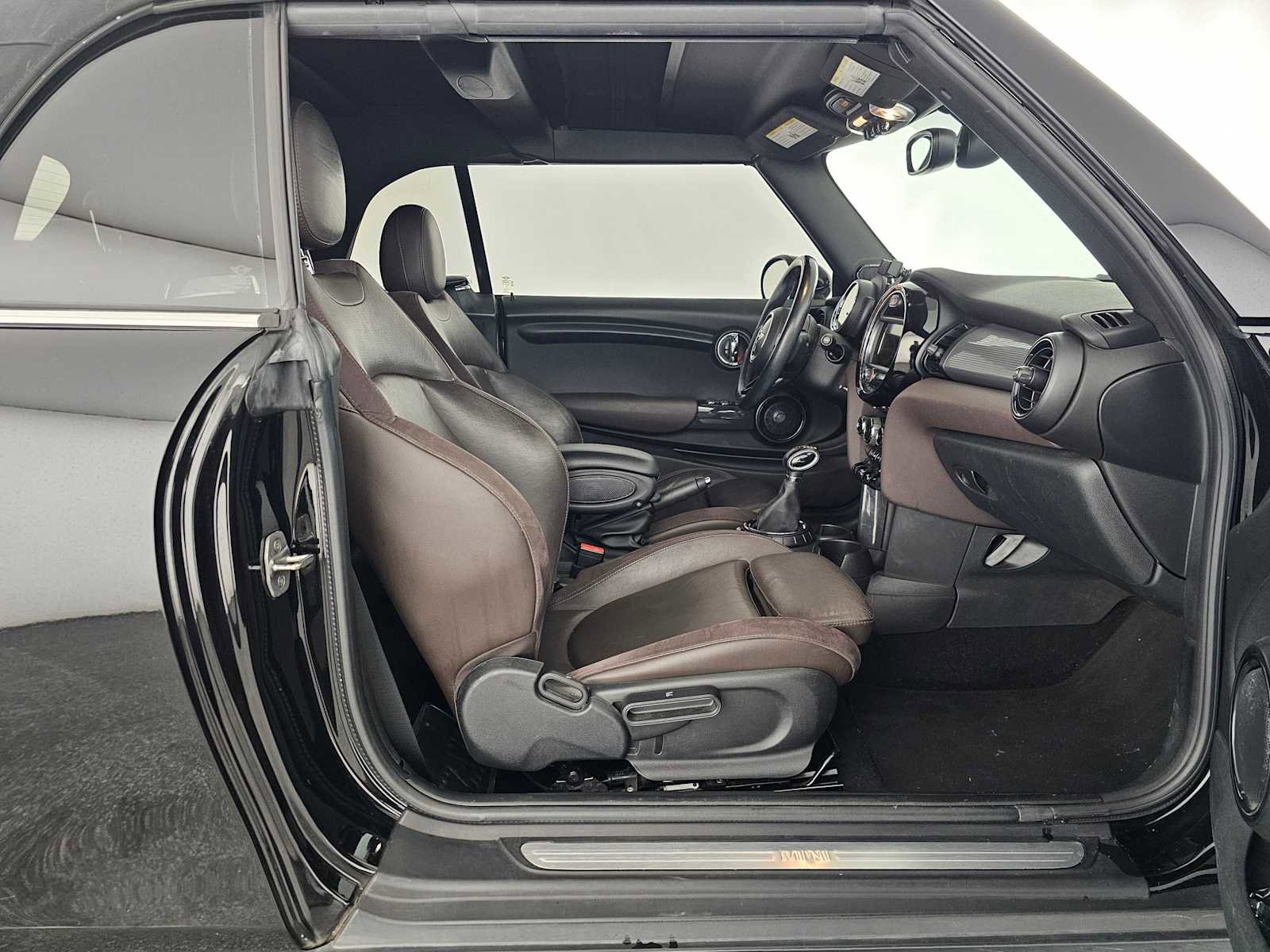 Used 2017 MINI Cooper Convertible image 10