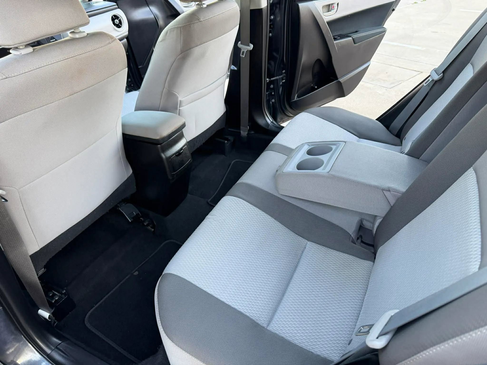 Used 2017 Toyota Corolla LE image 25