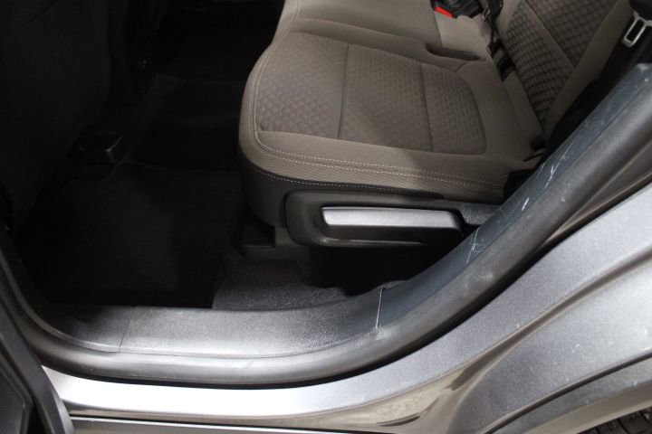 Used 2022 Ford Escape SE w/ SE Sport Appearance Package image 47