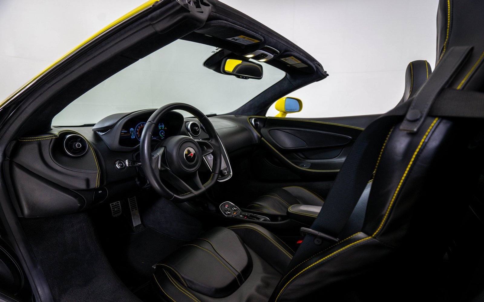 Used 2018 McLaren 570S Spider image 19