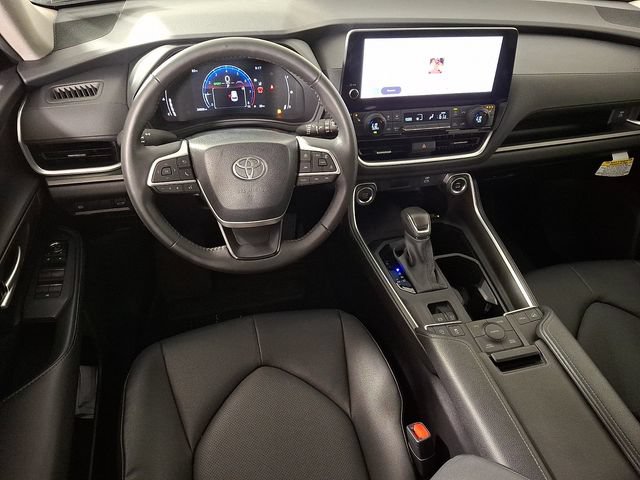 Used 2024 Toyota Grand Highlander AWD image 2