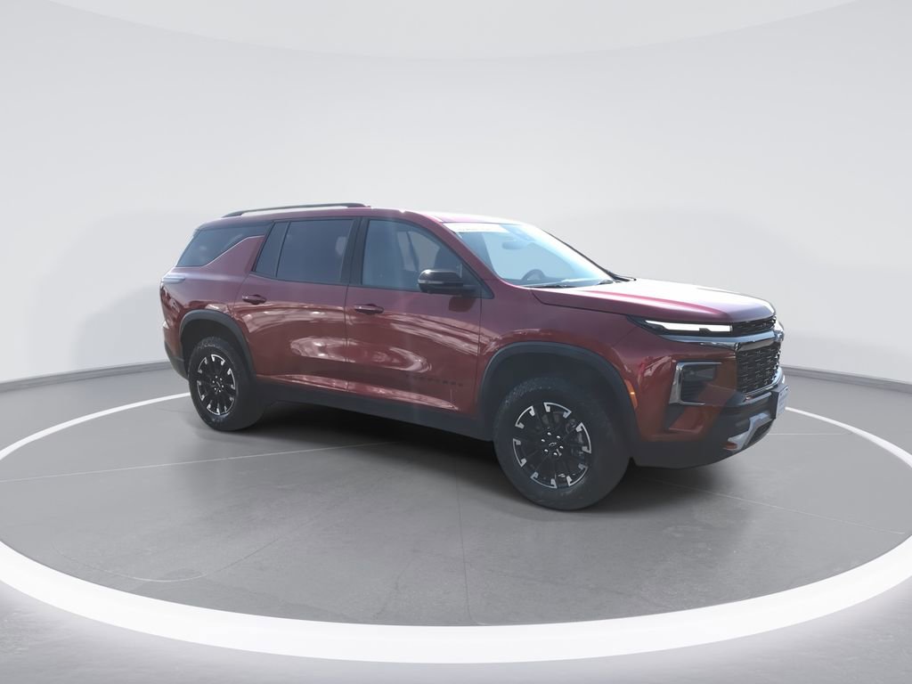 Used 2025 Chevrolet Traverse Z71 image 2