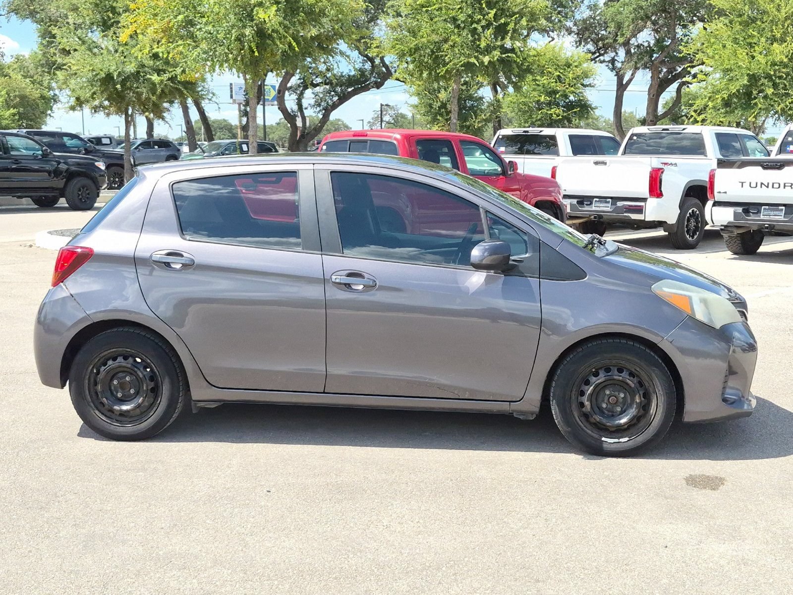 Used 2015 Toyota Yaris L FWD image 6