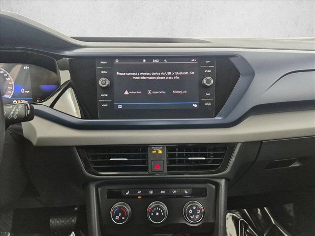 Used 2022 Volkswagen Taos SE FWD image 16