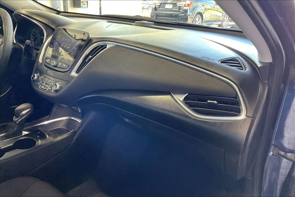 Used 2021 Chevrolet Malibu LT image 23