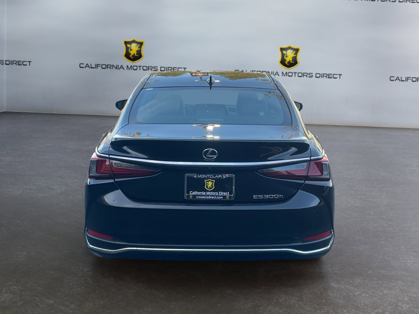 Used 2023 Lexus ES 300h w/ Premium Package image 4