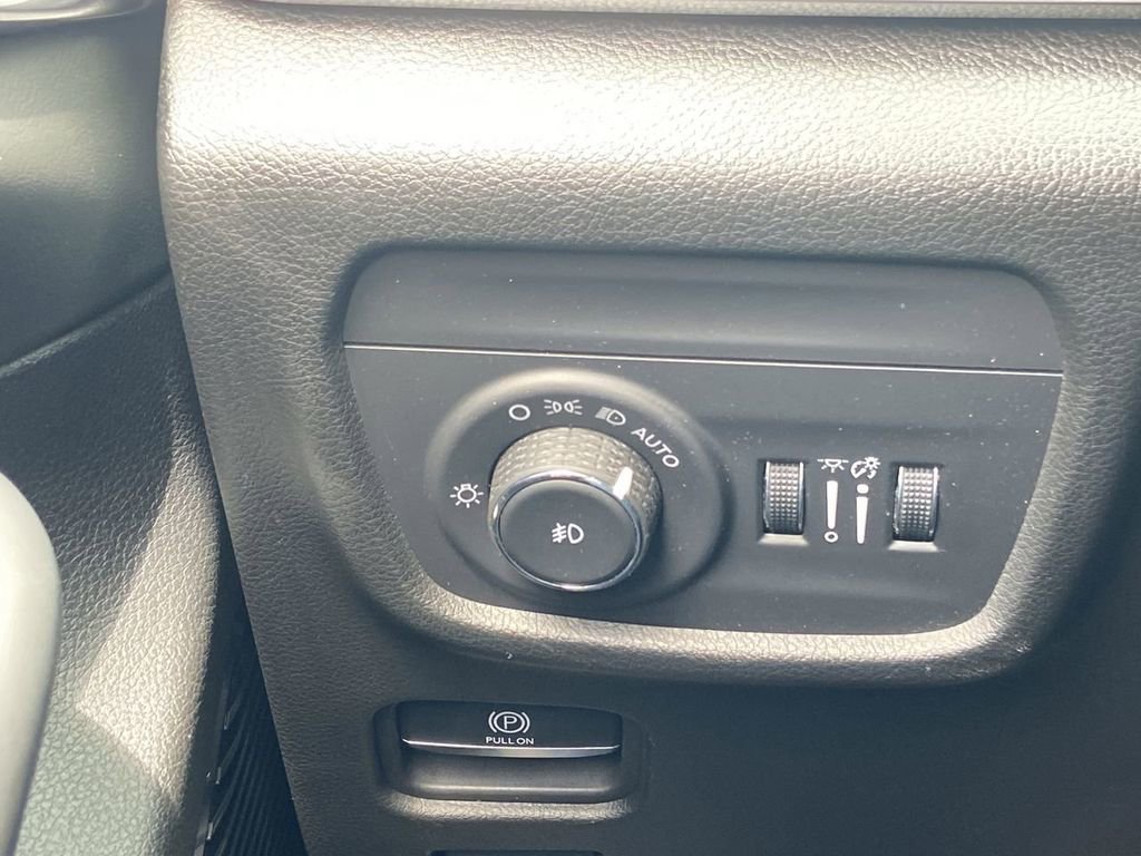 Used 2023 Jeep Grand Cherokee L Summit w/ Advanced Protech Group IV AWD/4WD image 14