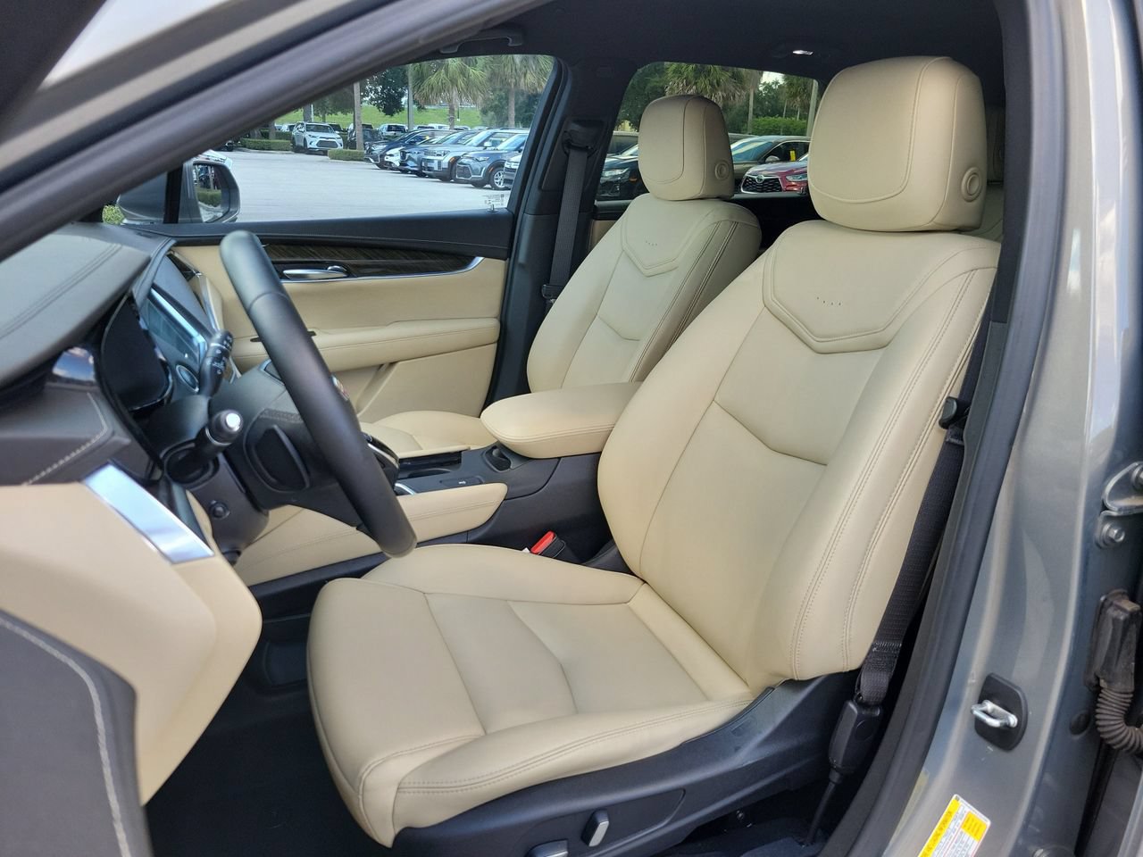 Used 2019 Cadillac XT5 FWD image 17