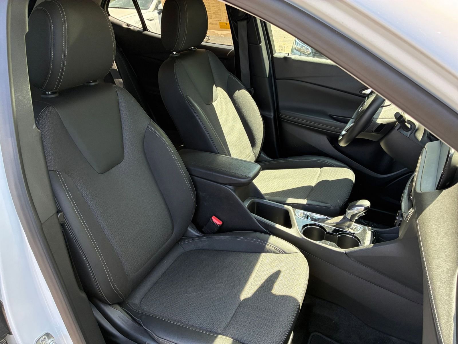 Used 2025 Buick Encore GX Preferred image 35