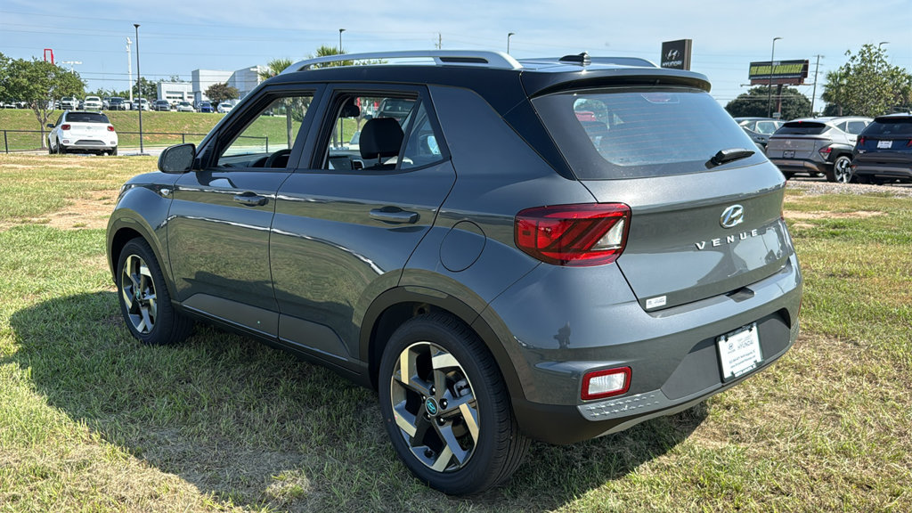 New 2026 Hyundai Venue SEL FWD image 5