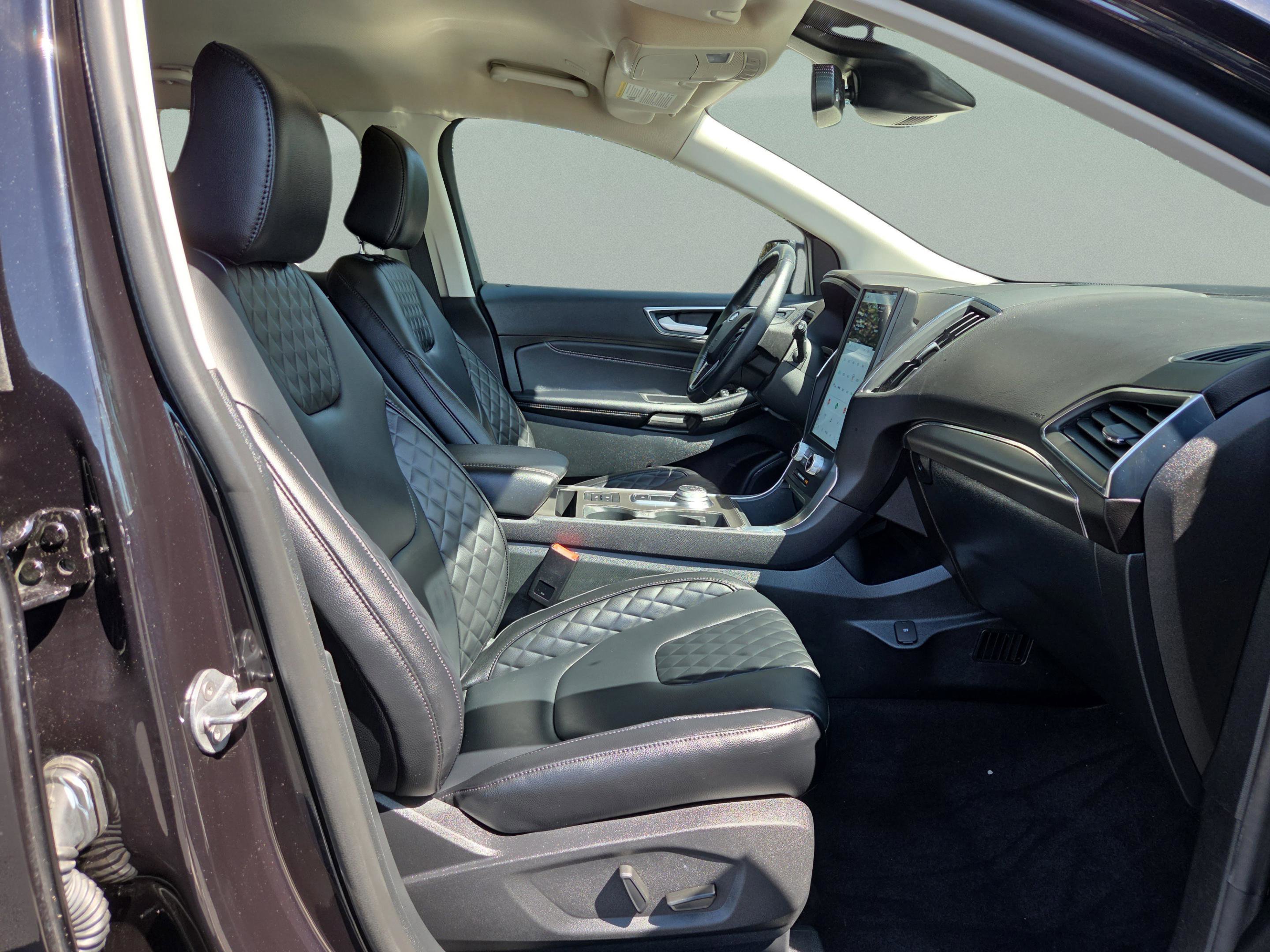 Used 2024 Ford Edge Titanium image 37