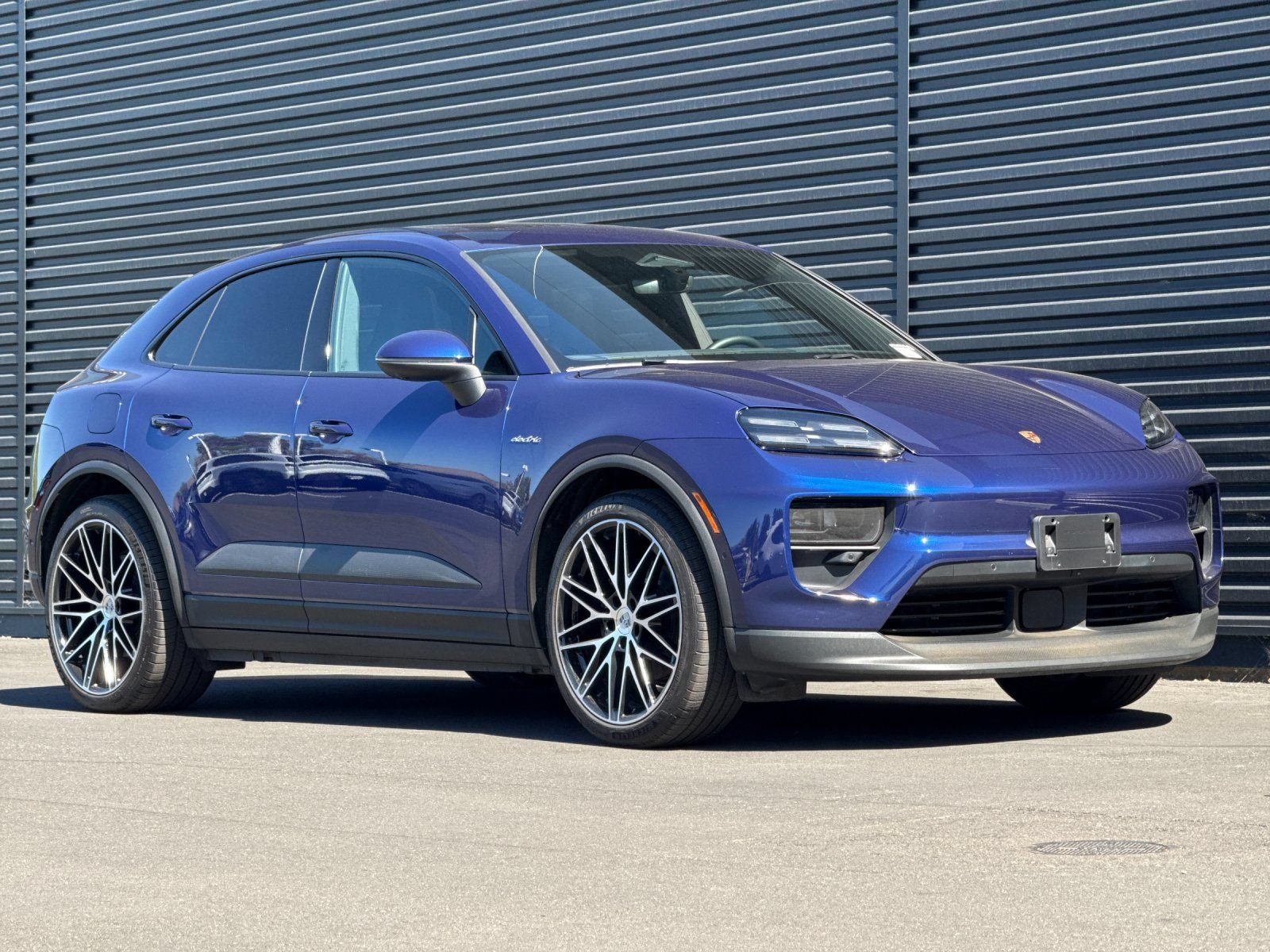 Used 2025 Porsche Macan 4 Electric AWD/4WD image 11
