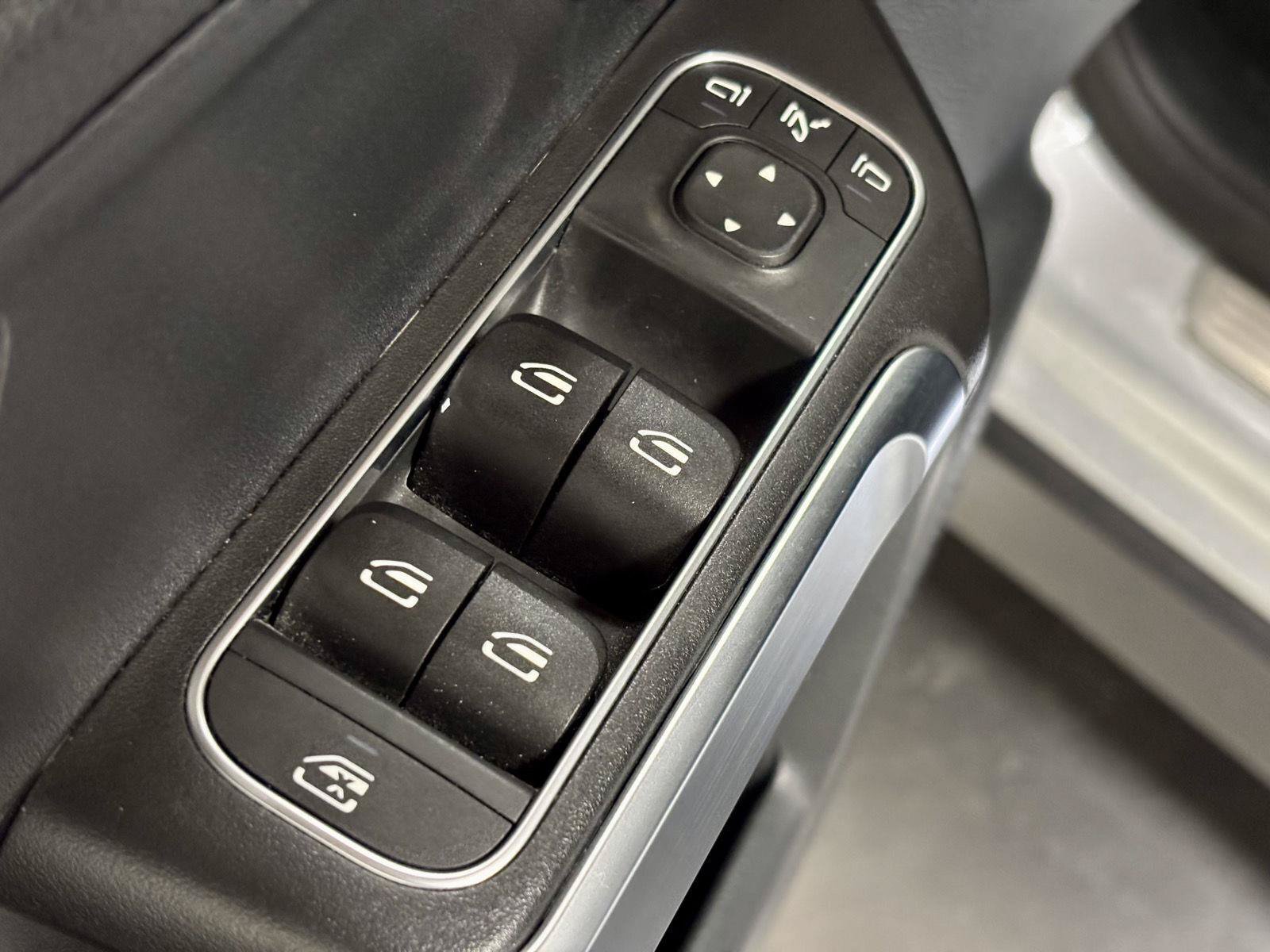 Used 2024 Mercedes-Benz GLB 35 AMG 4MATIC image 17
