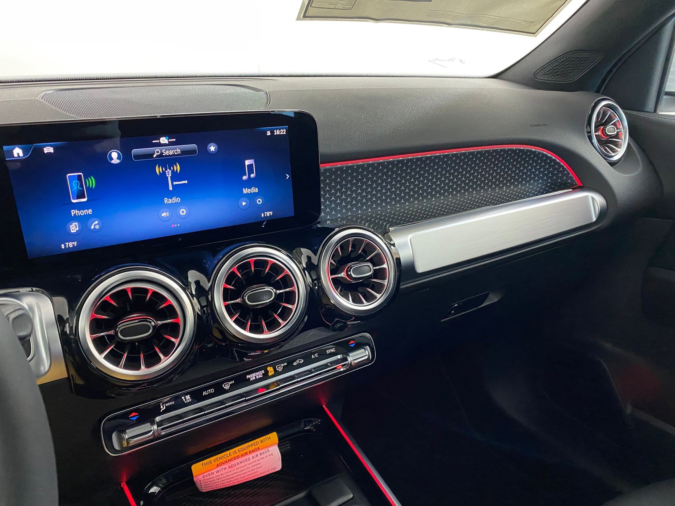 Used 2026 Mercedes-Benz GLB 250 4MATIC image 25